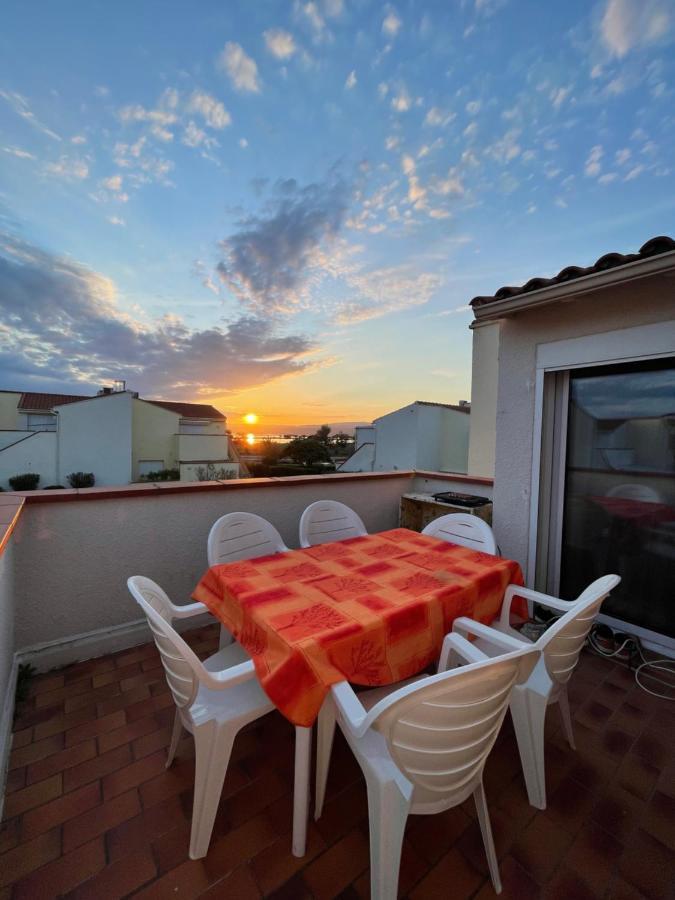 Puesta de Sol: Lakeside Terrace Retreat with Sunset Views Le Barcares Exterior photo