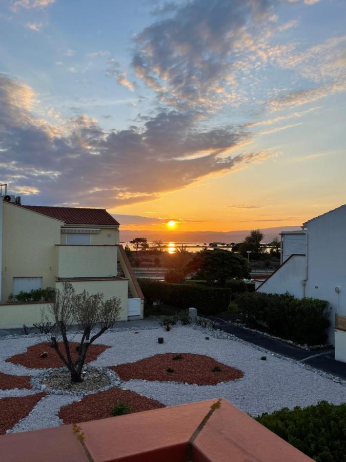 Puesta de Sol: Lakeside Terrace Retreat with Sunset Views Le Barcares Exterior photo